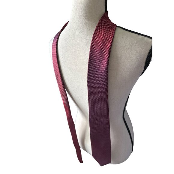 NWT JOS A BANK SILK TIE RED BLUE OMBRE DOTS STAIN RESISTANT CLASSIC - Picture 2 of 3